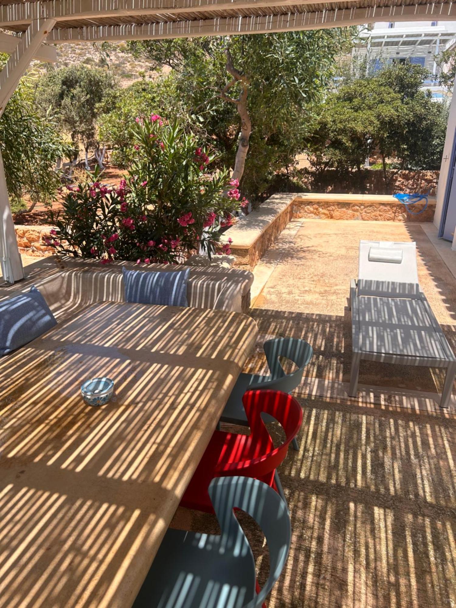 Simos Suites Elafonissos Exterior foto